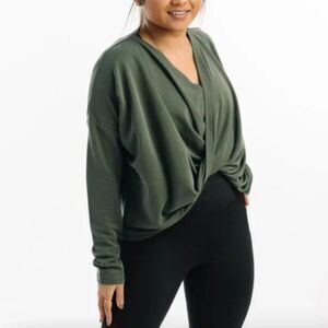 Zyia Active Army Green Cutsie Twist Front Long Sleeve Wrap Shawl Top Size Large